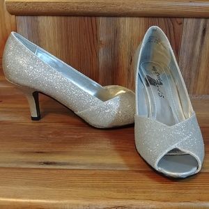 Peep toe silver shoes